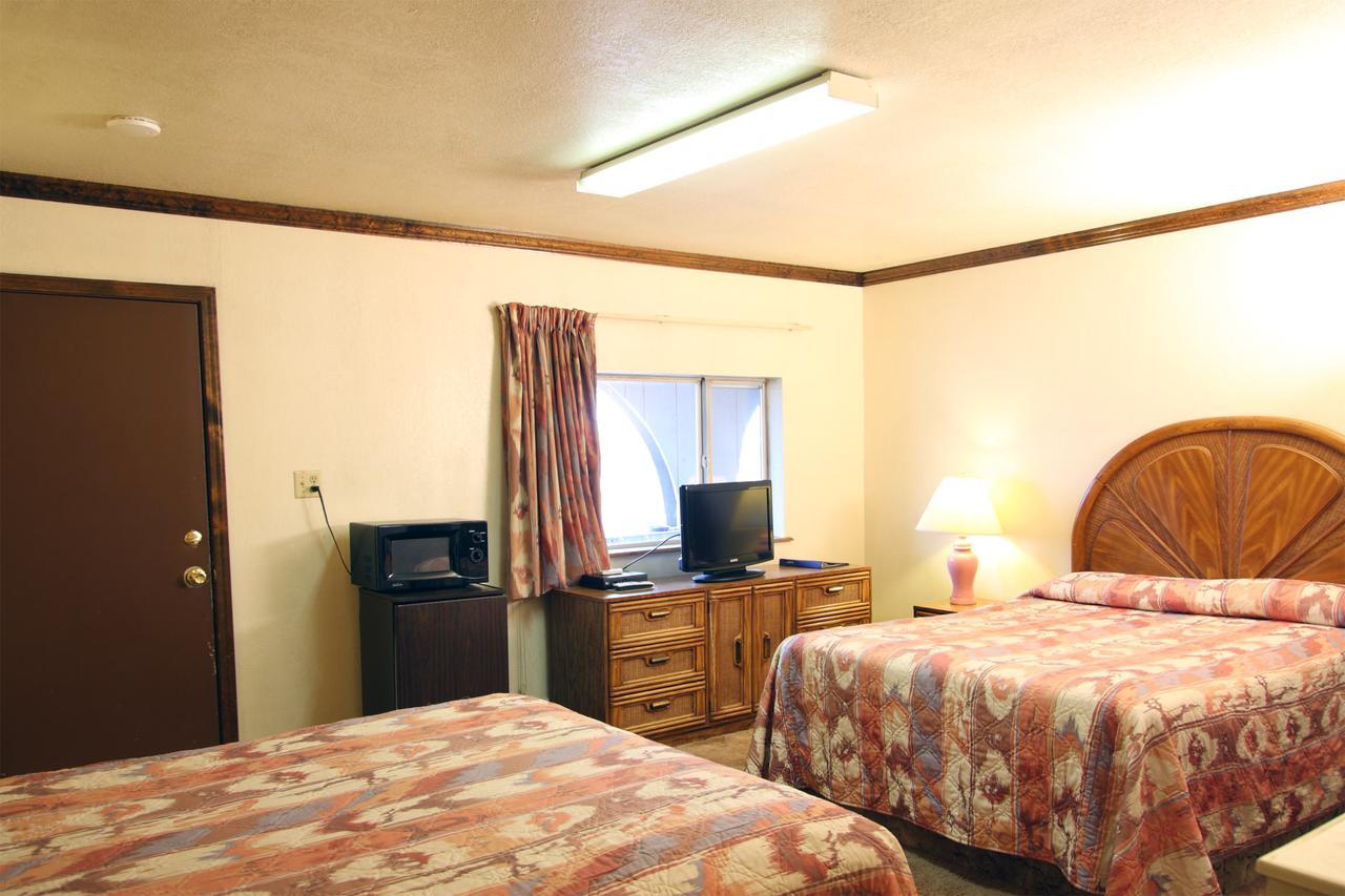 Dove Creek Inn Exterior photo